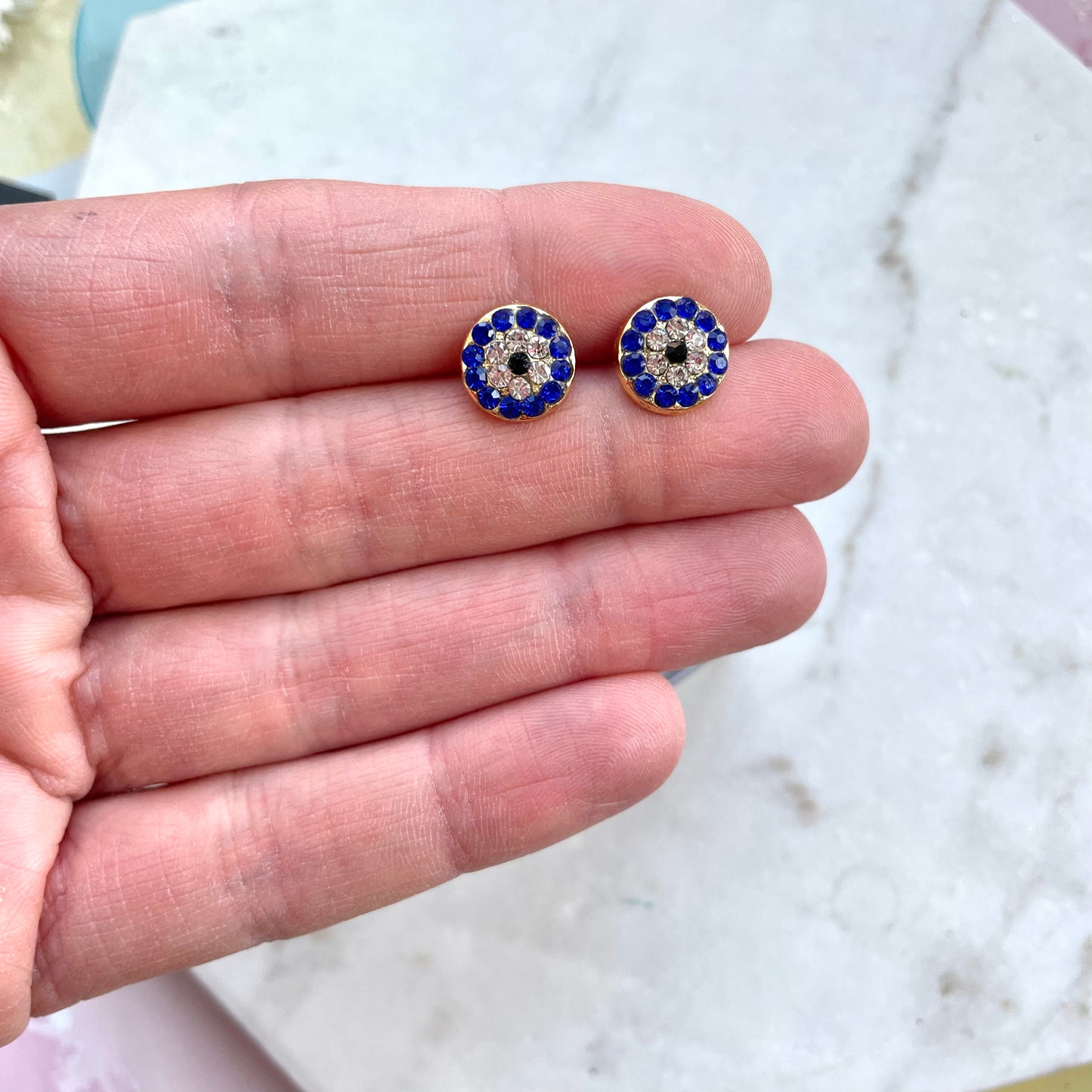 Magic Eye sparkle studs